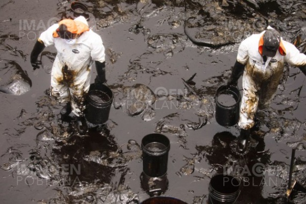Incautan en Perú el buque que protagonizó severo derrame petrolero