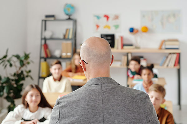 Maestros y personal educativo también son víctimas de bullying por parte de alumnos