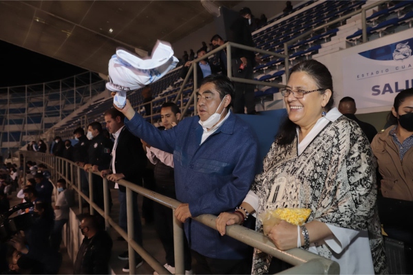 Miguel Barbosa convive con grupos de animación en el Cuauhtémoc