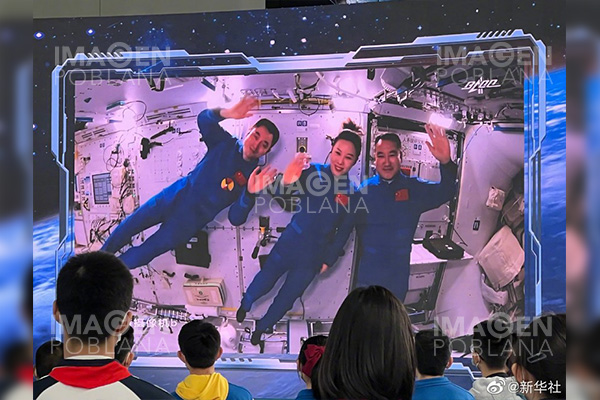 Astronautas chinos dan segunda clase desde estación espacial