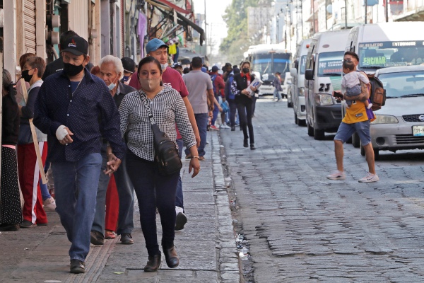 Caminar, práctica esencial que no gusta a los poblanos