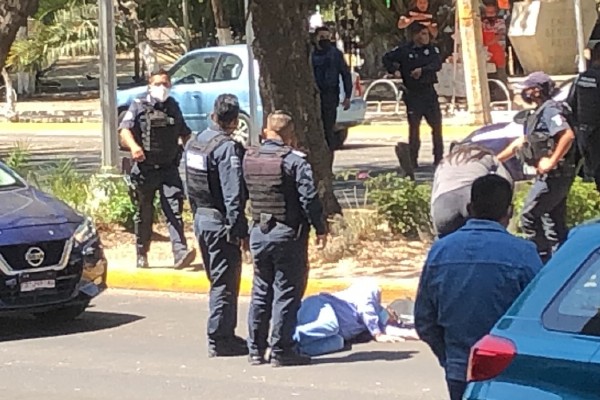 Policías municipales enfrentan a delincuentes y frustran asalto
