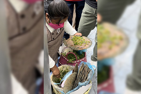 Tras hacerse viral, vendedora de tlayudas del AIFA será recibida en Los Pinos