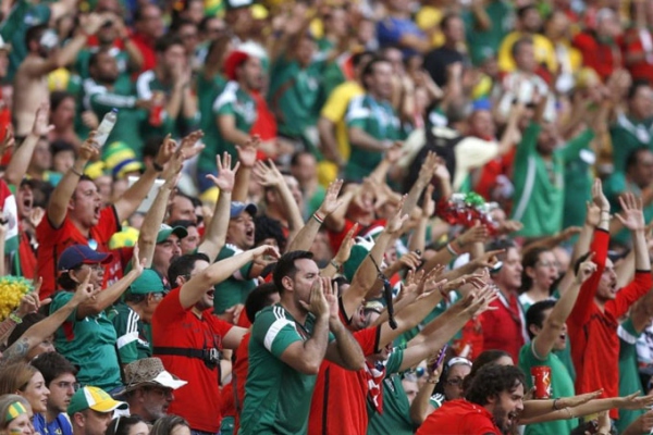 Grito “homofóbico”, más grave para comentaristas que la violencia en estadios