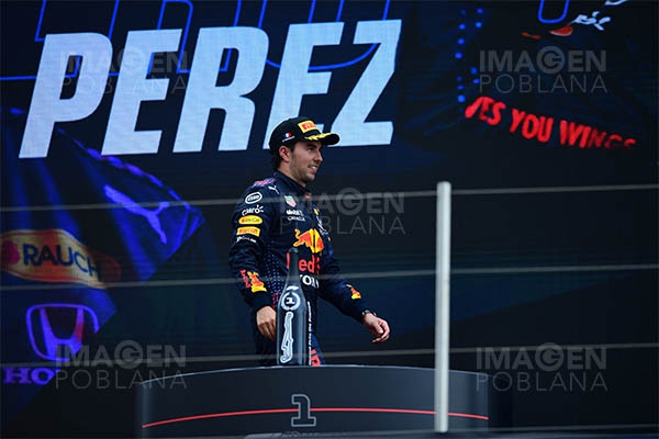 Asesor de Red Bull se excede en comentario sobre temores de Checo Pérez