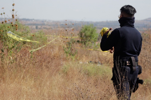 Campesinos encuentran el cadáver en descomposición de una mujer