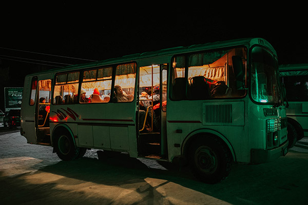 Autobús cae a un barranco en la India y deja ocho muertos y decenas de heridos