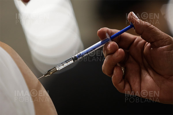 EU aprobará segunda vacuna de refuerzo en medio de escenario pandémico mixto