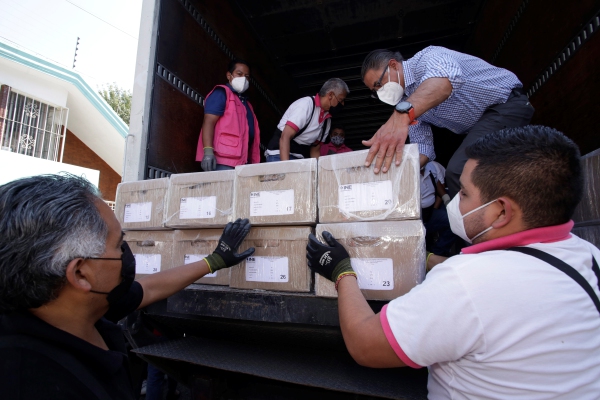 Llegan al INE Puebla listados nominales para revocación de mandato