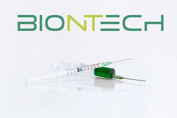 Ingresos de BioNTech aumentan a 21,200 millones de dólares en 2021