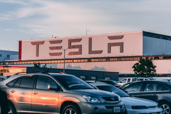 Tesla se las ingenia para librar crisis de níquel por conflicto en Ucrania