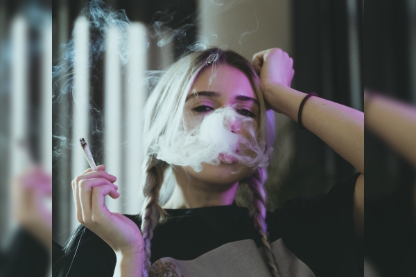 Humo de la marihuana resulta más dañino que el humo del tabaco