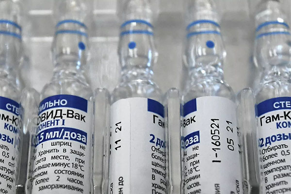 Rusia lanza la producción industrial de su nueva vacuna anticovid Convasel