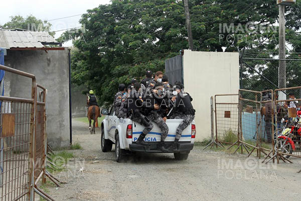 Ecuador identifica cadáveres de 20 presos fallecidos durante motín carcelario