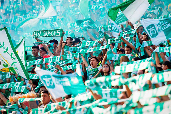 Sanciona FMF a porra de León por llamar “asesinos” a jugadores de Querétaro