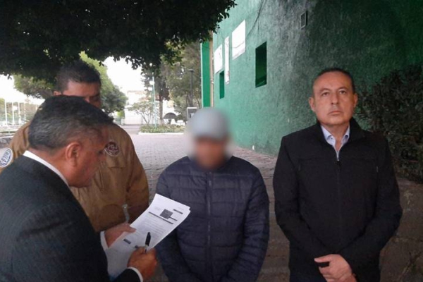 Se entrega hombre que habría asesinado a un menor de 15 años en el Edomex