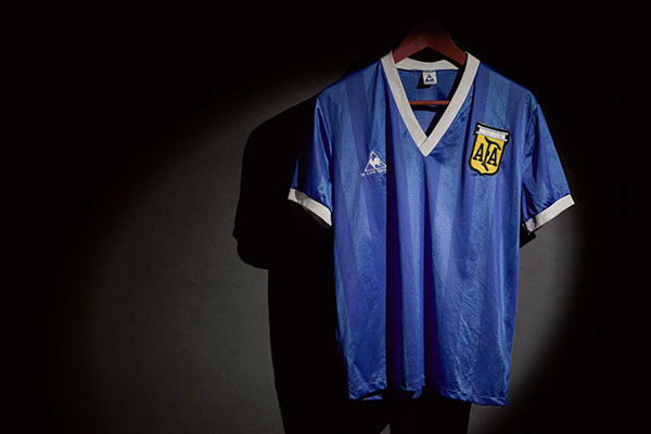 Familia de Maradona asegura que camiseta que subastará Sotheby