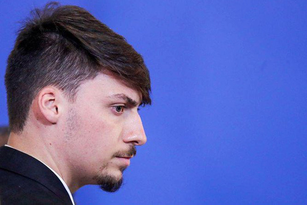 Interrogan por posible tráfico de influencias a hijo menor de Bolsonaro
