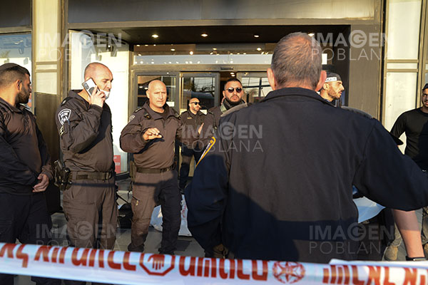 Dos muertos y 15 heridos en tiroteo en Tel Aviv; el atacante en búsqueda