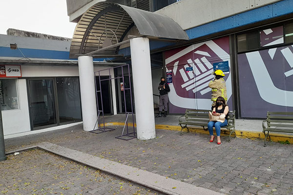 Olor a combustible alerta a personal en oficinas de Infraestructura Municipal