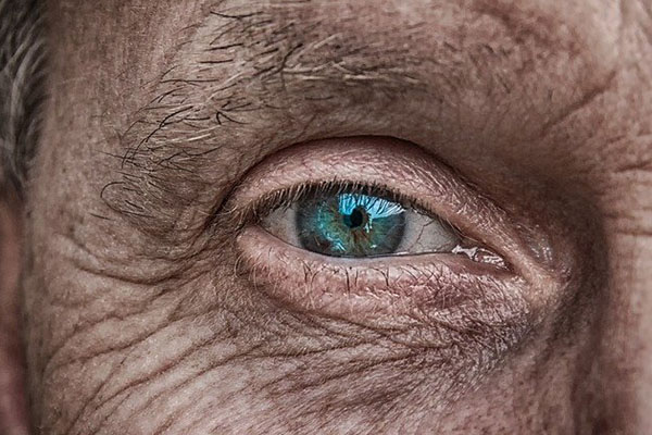 ¿Eterna juventud? Científicos logran rejuvenecer 30 años la piel de una mujer