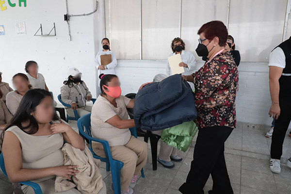 Entrega SEDIF colchonetas en beneficio de personas privadas de la libertad