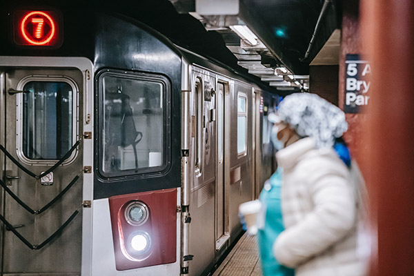 Al menos una decena de personas baleadas en metro de Nueva York