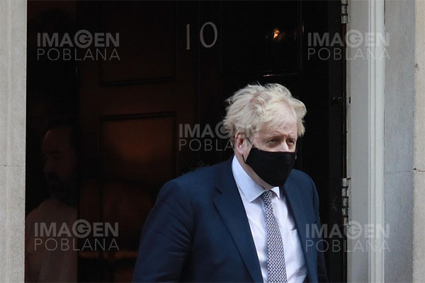 Impondrán multa a premier británico por fiestas durante confinamiento por COVID-19