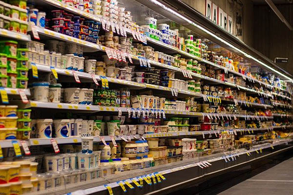 Hallan químicos nocivos en juguetes y comida enlatada en tiendas de EU