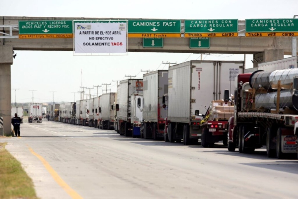México rechaza inspecciones impuestas a camiones de carga en frontera con Texas