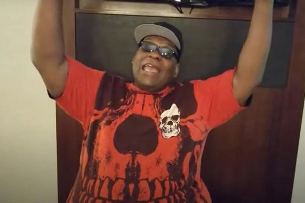 El escalofriante video de Frank James, sospechoso del tiroteo en metro de NY