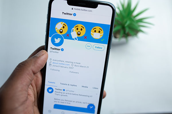 “Cero dólares” de salario para Elon Musk si logra comprar Twitter