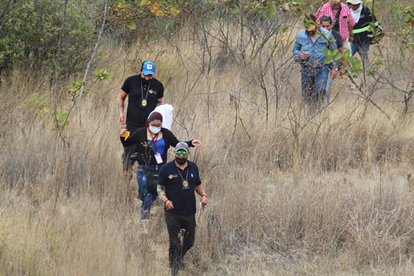 Trabajador halla cráneo humano mientras podaba