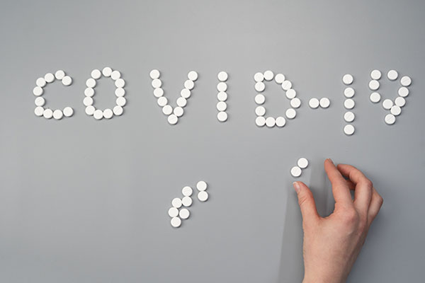 COVID-19 aún está lejos de ser gripe, indica informe