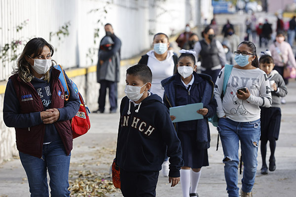 Angustia y estrés, presentes en padres de familia por regreso a clases