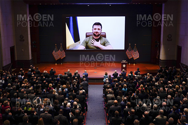 Zelensky y altos cargos de EU discuten asistencia para Kiev