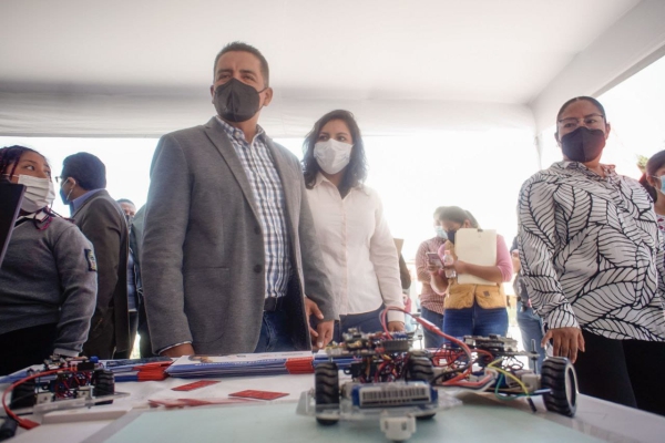 Edmundo Tlatehui inaugura primera “Feria de la Ciencia” en San Andrés Cholula
