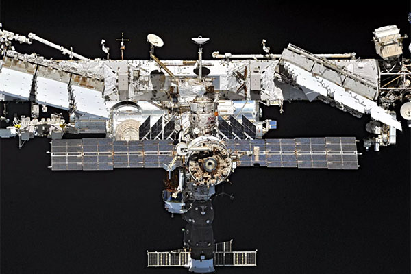 Nave espacial Crew Dragon despega hacia la EEI con cuatro tripulantes a bordo