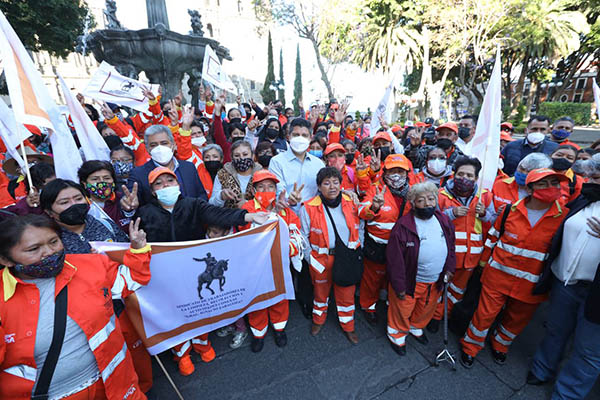 Ayuntamiento de Puebla mejora condiciones laborales de las "naranjitas" sindicalizadas