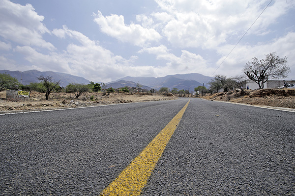 Rehabilitación de carreteras, beneficio para municipios poblanos opacados