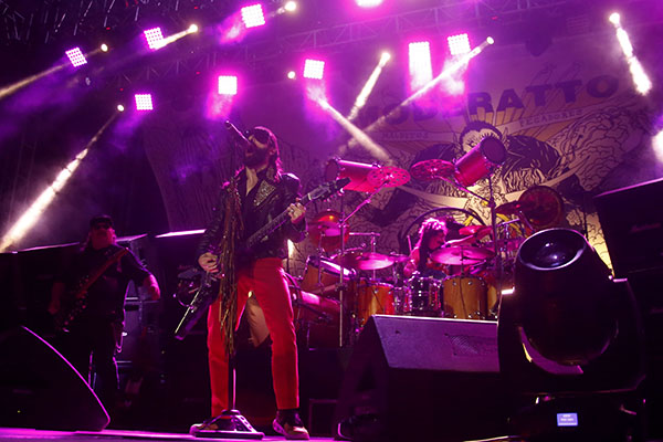Asaltan tráiler de Moderatto que trasportaba equipo para concierto en la Feria de Puebla