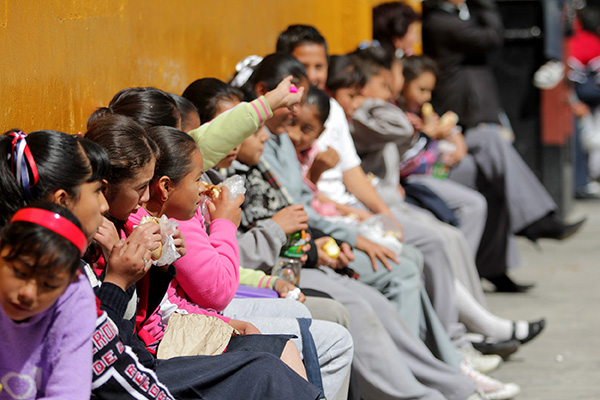 Niños se enfrentan a obesidad, diabetes tipo 1 y deficiencias en el crecimiento