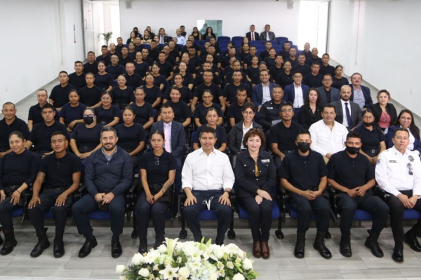 Eduardo Rivera comparte su visión de gobierno con cadetes de la Policía Municipal