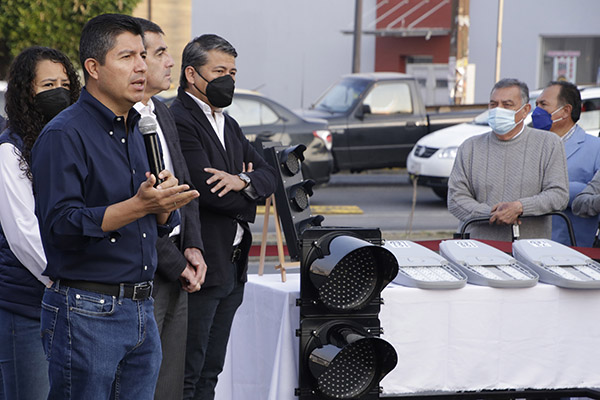 Anuncia Eduardo Rivera inversión millonaria para semáforos y luminarias