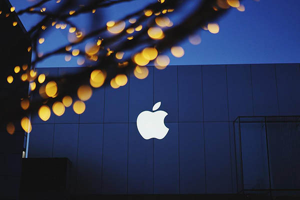 UE intensifica caso antimonopolio contra Apple