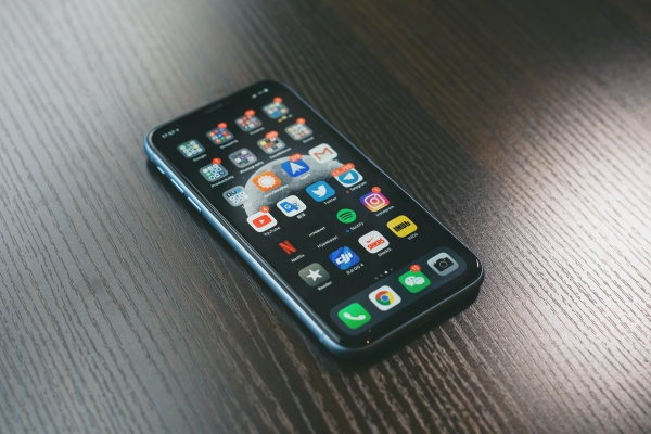 ¿Lo has notado? Los celulares buenos y baratos están desapareciendo