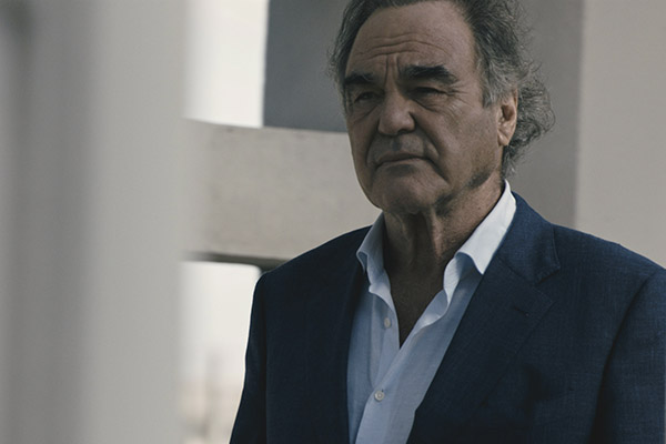 EU es capaz de provocar una explosión nuclear para culpar a Rusia: Oliver Stone