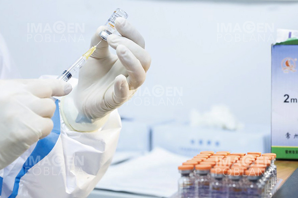 Vacunas todavía protegen contra nuevas variantes de COVID-19: OMS