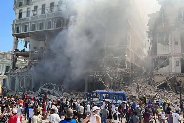 Fuerte explosión destruye el hotel Saratoga en La Habana