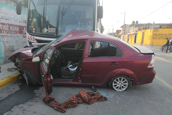 Conductor ebrio se queda dormido y choca con camión de RUTA